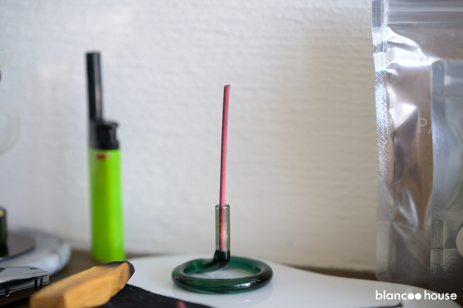 北麓草水 線香と線香立て