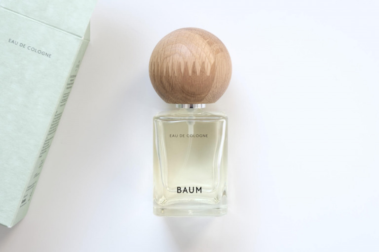 【レビュー】BAUM（バウム）の香水はカリモクとコラボした木のフタがいい！森林の香りにも癒やされます – ブランクハウス