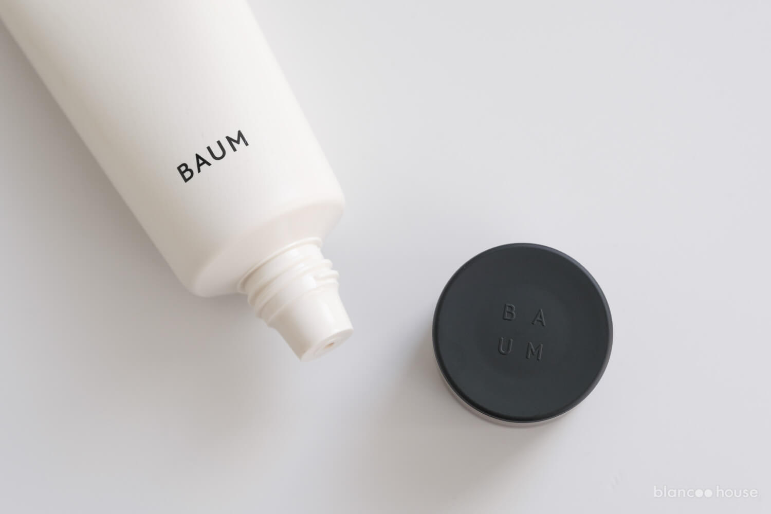 BAUM（バウム）アロマティックハンドクリーム 1 ウッドランドウインズのキャップとチューブの形状
