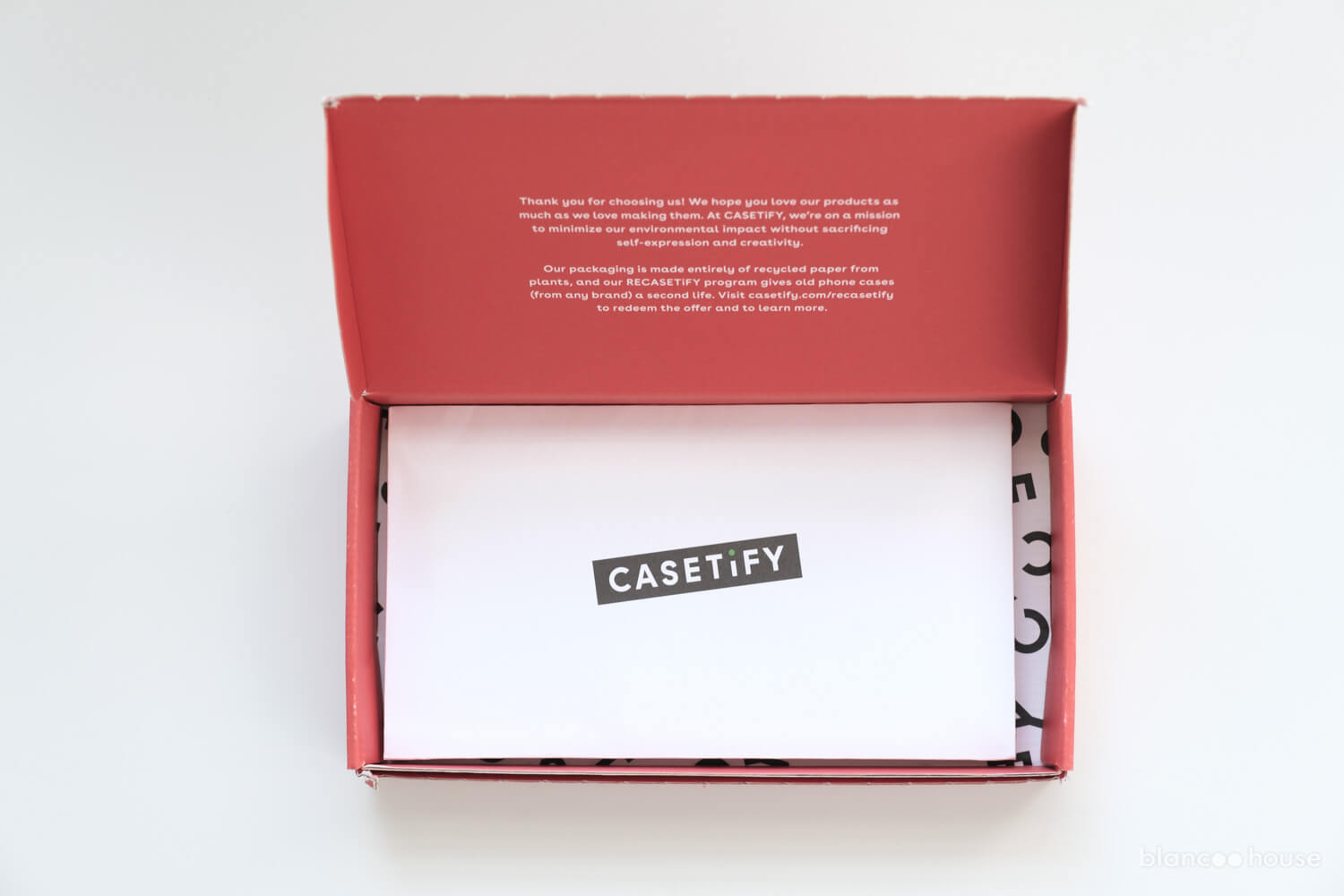 CASETiFY（ケースティファイ）エコレザーiPhoneケース新色の箱を開けたところ