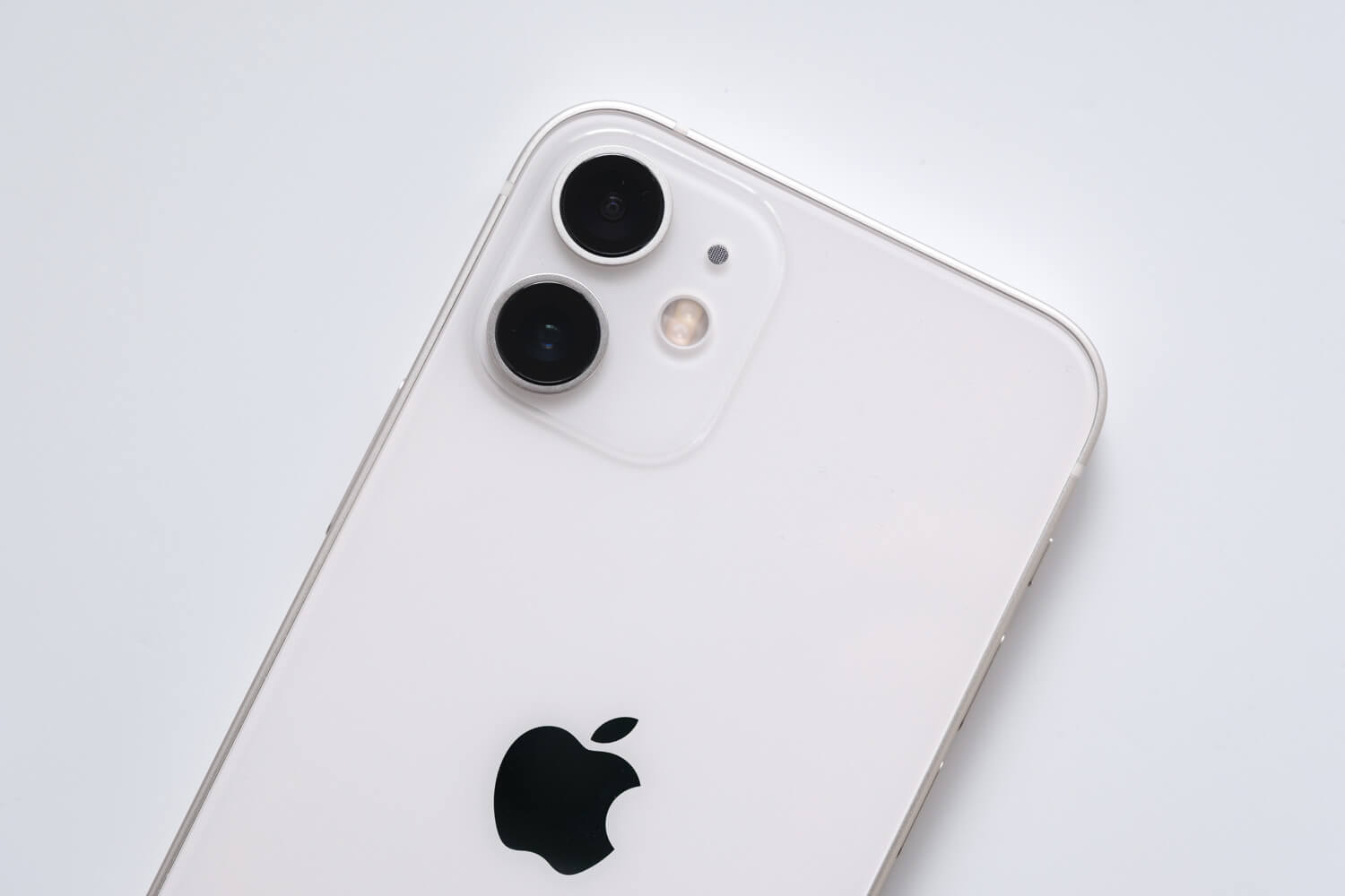 iPhone 12 mini ホワイトのカメラ部分