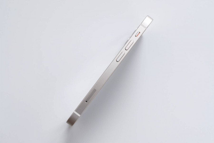 【開封レビュー】iPhone 12 miniのホワイトは優しい色合いが魅力！小さくて軽いのはいいですね – ブランクハウス